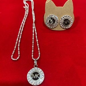 Necklace and earrings set